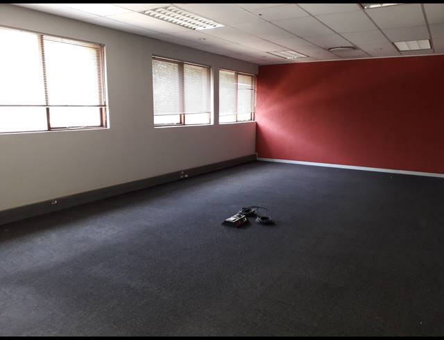 1,172M² OFFICE TO LET IN IRENE